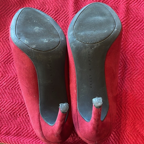 Kelly & Katie Deep Red Suede High Heels. 3 1/2” heel. Size 6 1/2. - Picture 6 of 6